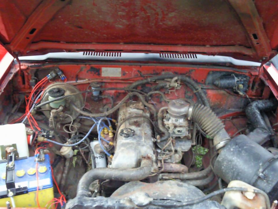 hilux engine.jpg